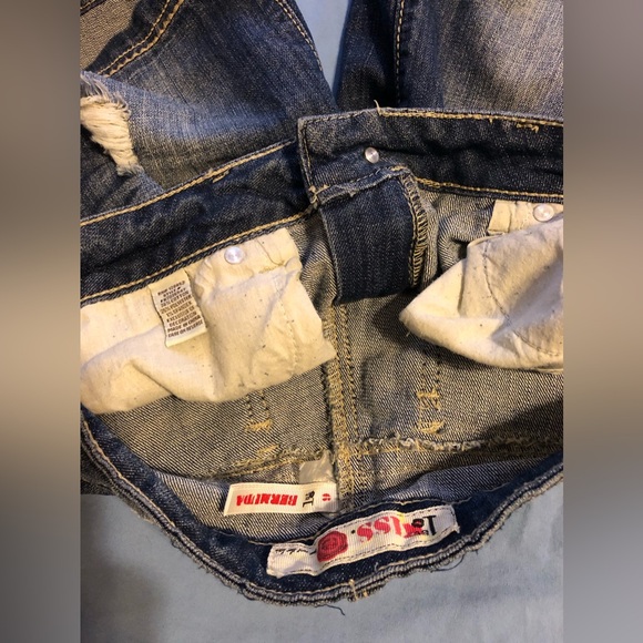 1st Kiss Bermuda style shorts EUC Looks like size 9 but look at tag/pictures - Picture 9 of 16